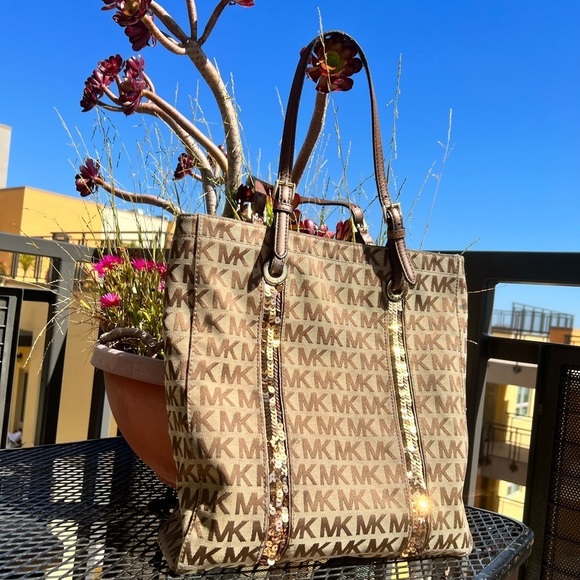 Michael Kors Brown and Tan Signature MK logo Tote with adjustable straps - Picture 4 of 15